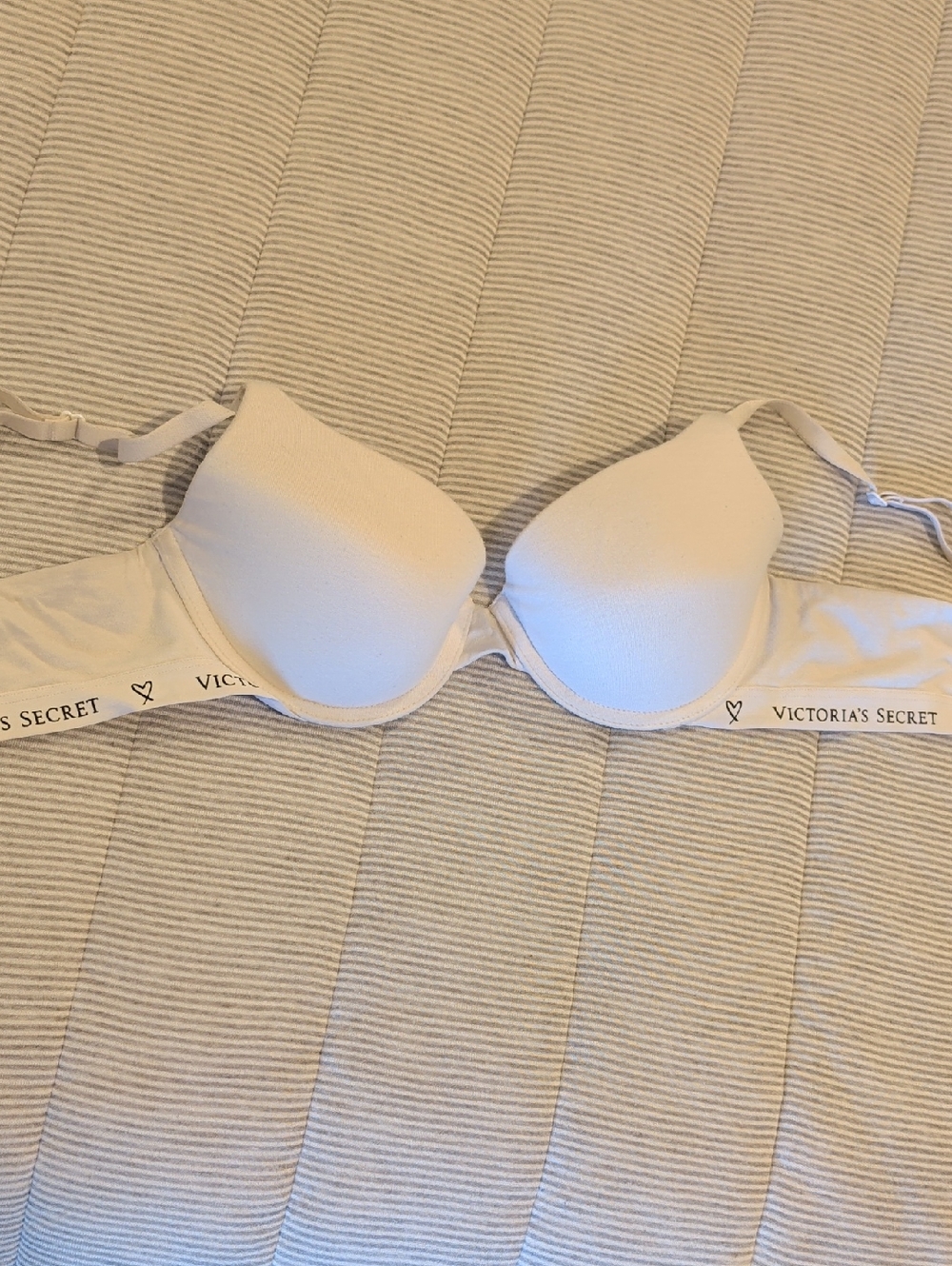 Victoria's Secret White T-Shirt Bra